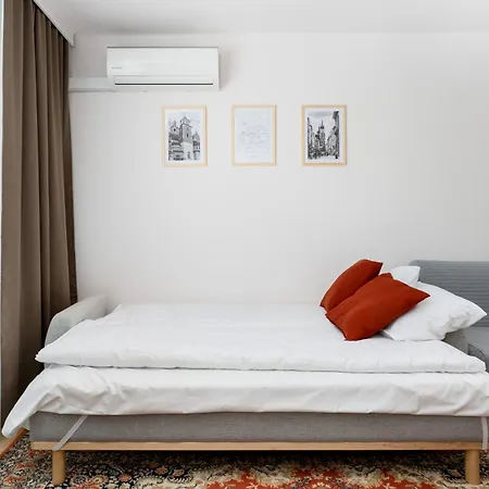 Old Town Standard By Bookinghost * קרקוב